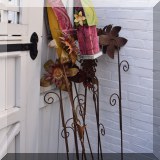 L01. Garden ornaments. 